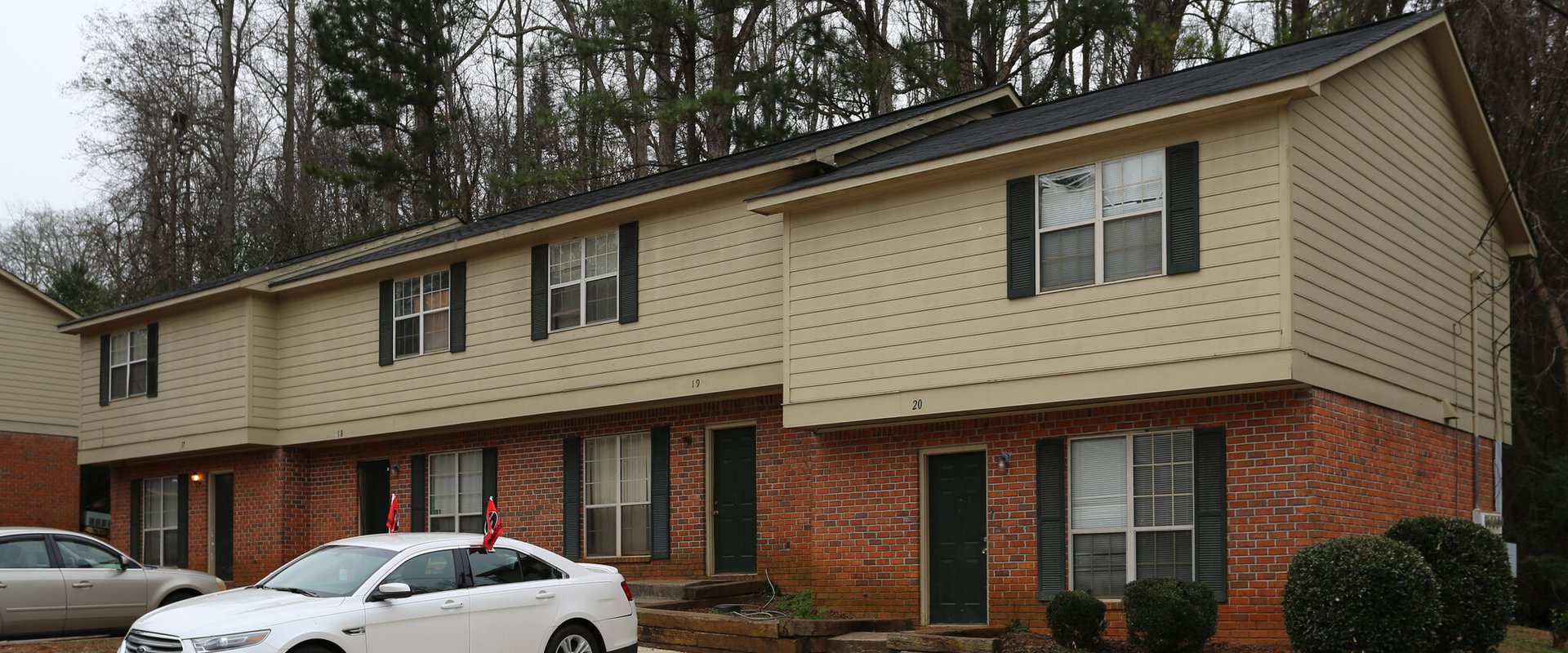 Mills Crossing apartments located in Lagrange on Mitchell Ave